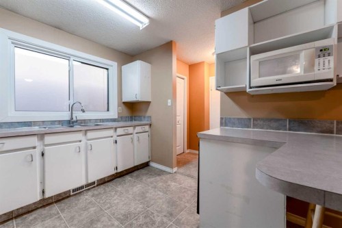 350 33 Avenue Ne, Calgary, AB - Indoor