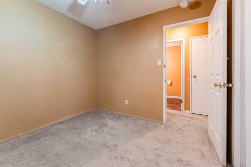 350 33 Avenue Ne, Calgary, AB - Indoor Photo Showing Other Room