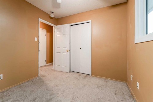 350 33 Avenue Ne, Calgary, AB - Indoor Photo Showing Other Room