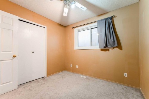 350 33 Avenue Ne, Calgary, AB - Indoor Photo Showing Other Room