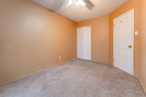 350 33 Avenue Ne, Calgary, AB - Indoor Photo Showing Other Room