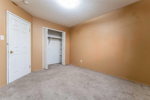 350 33 Avenue Ne, Calgary, AB - Indoor Photo Showing Other Room