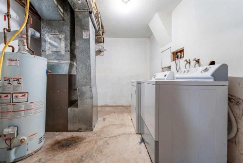 350 33 Avenue Ne, Calgary, AB - Indoor Photo Showing Laundry Room