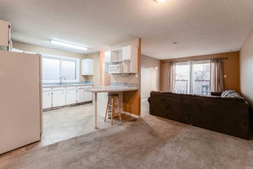 350 33 Avenue Ne, Calgary, AB - Indoor Photo Showing Kitchen
