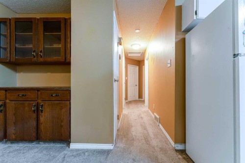 350 33 Avenue Ne, Calgary, AB - Indoor Photo Showing Other Room