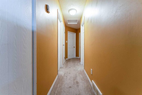 350 33 Avenue Ne, Calgary, AB - Indoor Photo Showing Other Room