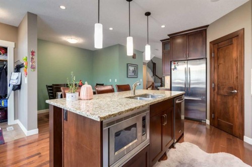 6616 Bowness Road Nw, Calgary, AB - Indoor Photo Showing Kitchen With Upgraded Kitchen