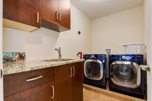 6616 Bowness Road Nw, Calgary, AB - Indoor Photo Showing Laundry Room