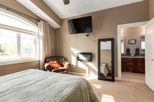 6616 Bowness Road Nw, Calgary, AB - Indoor Photo Showing Bedroom