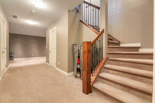 6616 Bowness Road Nw, Calgary, AB - Indoor Photo Showing Other Room