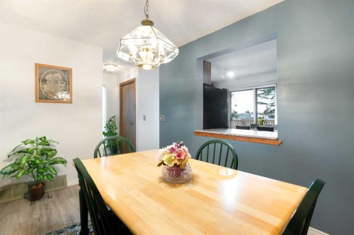 9-225 Berwick Drive Nw, Calgary, AB - Indoor Photo Showing Dining Room