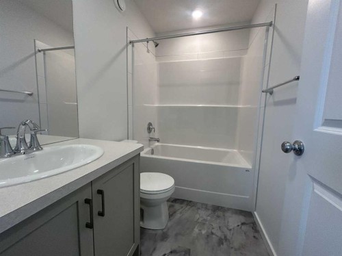 200 Belmont Way Sw, Calgary, AB - Indoor Photo Showing Bathroom