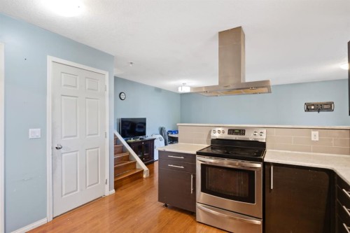 20 Castlegrove Way Ne, Calgary, AB - Indoor Photo Showing Kitchen
