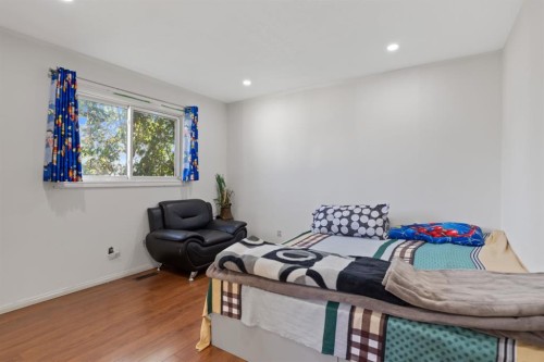 20 Castlegrove Way Ne, Calgary, AB - Indoor Photo Showing Bedroom
