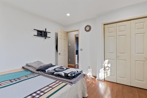 20 Castlegrove Way Ne, Calgary, AB - Indoor Photo Showing Bedroom