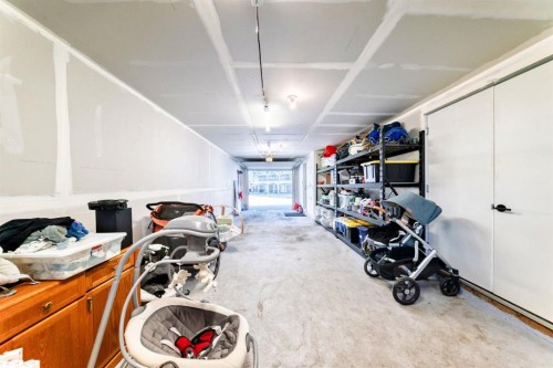 646 Copperstone Manor Se, Calgary, AB - Indoor Photo Showing Garage