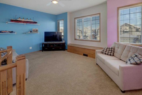 463 Cranfield Gardens Se, Calgary, AB - Indoor Photo Showing Living Room