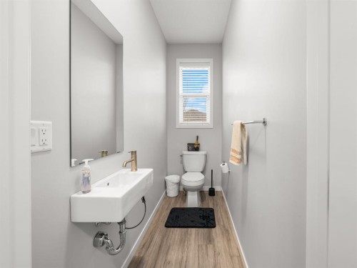 410 Copperstone Manor Se, Calgary, AB - Indoor Photo Showing Bathroom