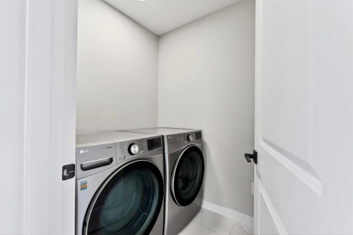 1409 Price Close, Carstairs, AB - Indoor Photo Showing Laundry Room