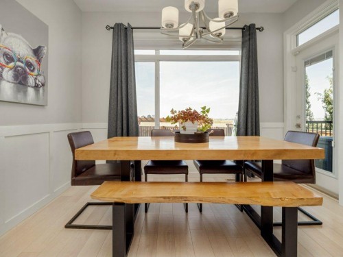 102 Blackwolf Bay North, Lethbridge, AB - Indoor Photo Showing Dining Room