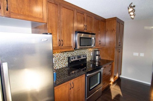 2275 Reunion Street Nw, Airdrie, AB - Indoor Photo Showing Kitchen