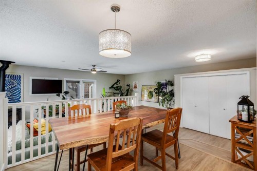 4351 70 Street Nw, Calgary, AB - Indoor Photo Showing Dining Room