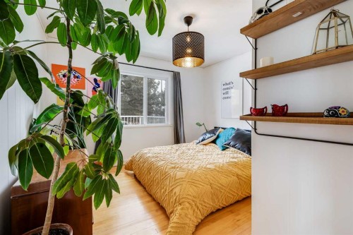 4351 70 Street Nw, Calgary, AB - Indoor Photo Showing Bedroom
