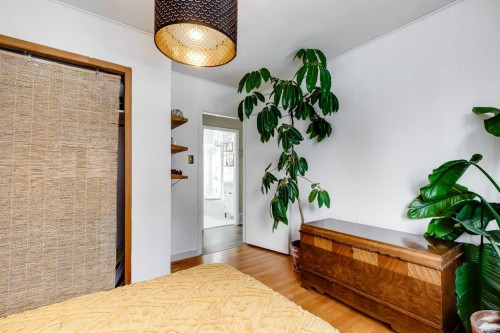 4351 70 Street Nw, Calgary, AB - Indoor Photo Showing Other Room