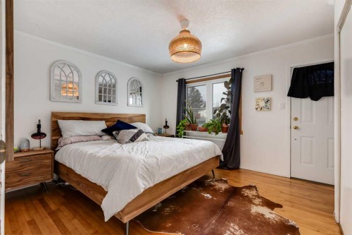4351 70 Street Nw, Calgary, AB - Indoor Photo Showing Bedroom