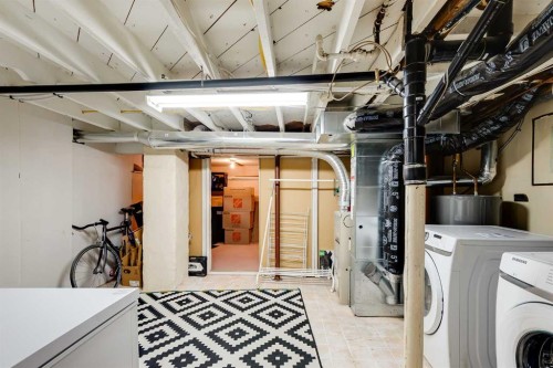 4351 70 Street Nw, Calgary, AB - Indoor Photo Showing Laundry Room