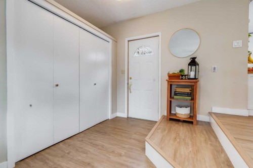 4351 70 Street Nw, Calgary, AB - Indoor Photo Showing Other Room