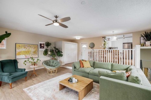 4351 70 Street Nw, Calgary, AB - Indoor Photo Showing Living Room