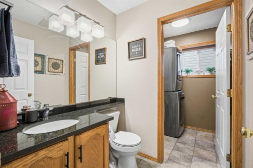 940 Citadel Drive Nw, Calgary, AB - Indoor Photo Showing Bathroom