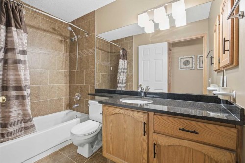 940 Citadel Drive Nw, Calgary, AB - Indoor Photo Showing Bathroom