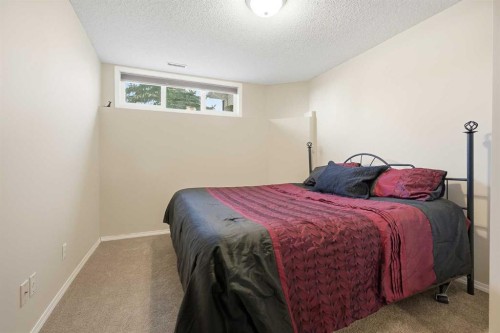 940 Citadel Drive Nw, Calgary, AB - Indoor Photo Showing Bedroom
