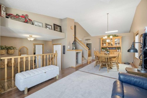 940 Citadel Drive Nw, Calgary, AB - Indoor Photo Showing Living Room