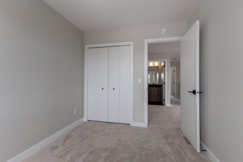 299 Sora Boulevard Se, Calgary, AB - Indoor Photo Showing Other Room
