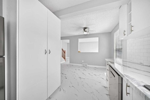 163-6915 Ranchview Drive Nw, Calgary, AB - Indoor Photo Showing Kitchen
