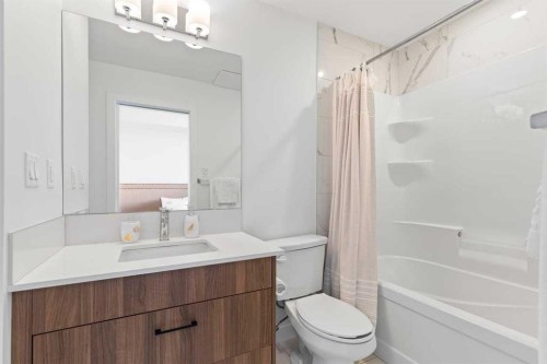 112-40 Walgrove Walk Se, Calgary, AB - Indoor Photo Showing Bathroom