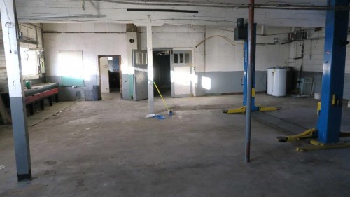 208 4 Avenue, Gleichen, AB - Indoor Photo Showing Garage