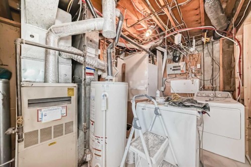 6128 Madigan Drive Ne, Calgary, AB - Indoor Photo Showing Laundry Room