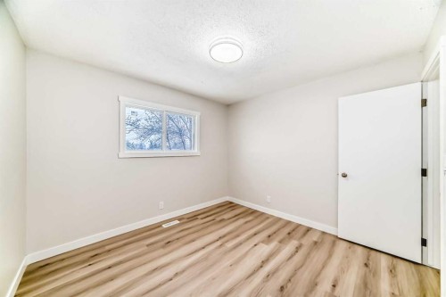 937 Marcombe Drive Ne, Calgary, AB - Indoor Photo Showing Other Room