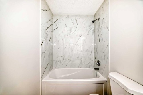 937 Marcombe Drive Ne, Calgary, AB - Indoor Photo Showing Bathroom