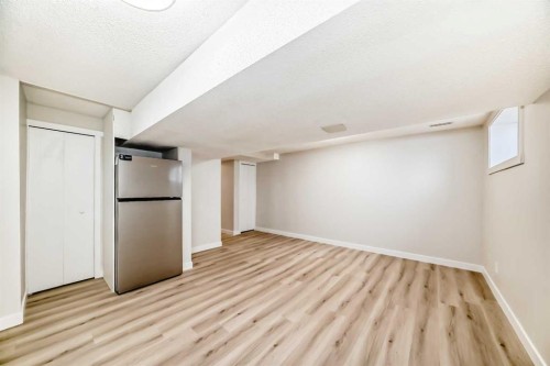 937 Marcombe Drive Ne, Calgary, AB - Indoor Photo Showing Other Room