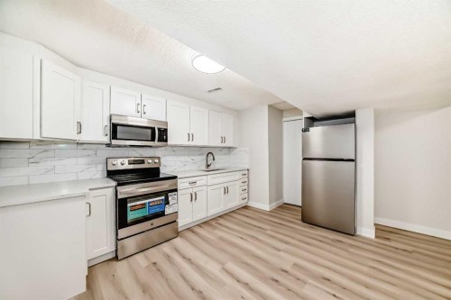 937 Marcombe Drive Ne, Calgary, AB - Indoor Photo Showing Kitchen