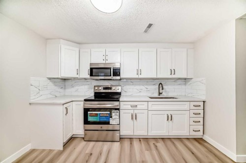 937 Marcombe Drive Ne, Calgary, AB - Indoor Photo Showing Kitchen