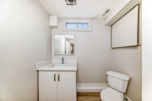 937 Marcombe Drive Ne, Calgary, AB - Indoor Photo Showing Bathroom