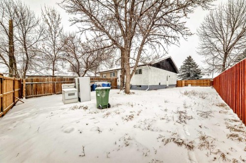 937 Marcombe Drive Ne, Calgary, AB - Outdoor