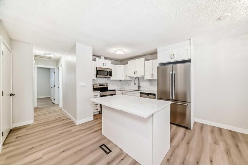 937 Marcombe Drive Ne, Calgary, AB - Indoor Photo Showing Kitchen