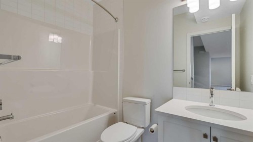 18 Amblehurst Path Nw, Calgary, AB - Indoor Photo Showing Bathroom